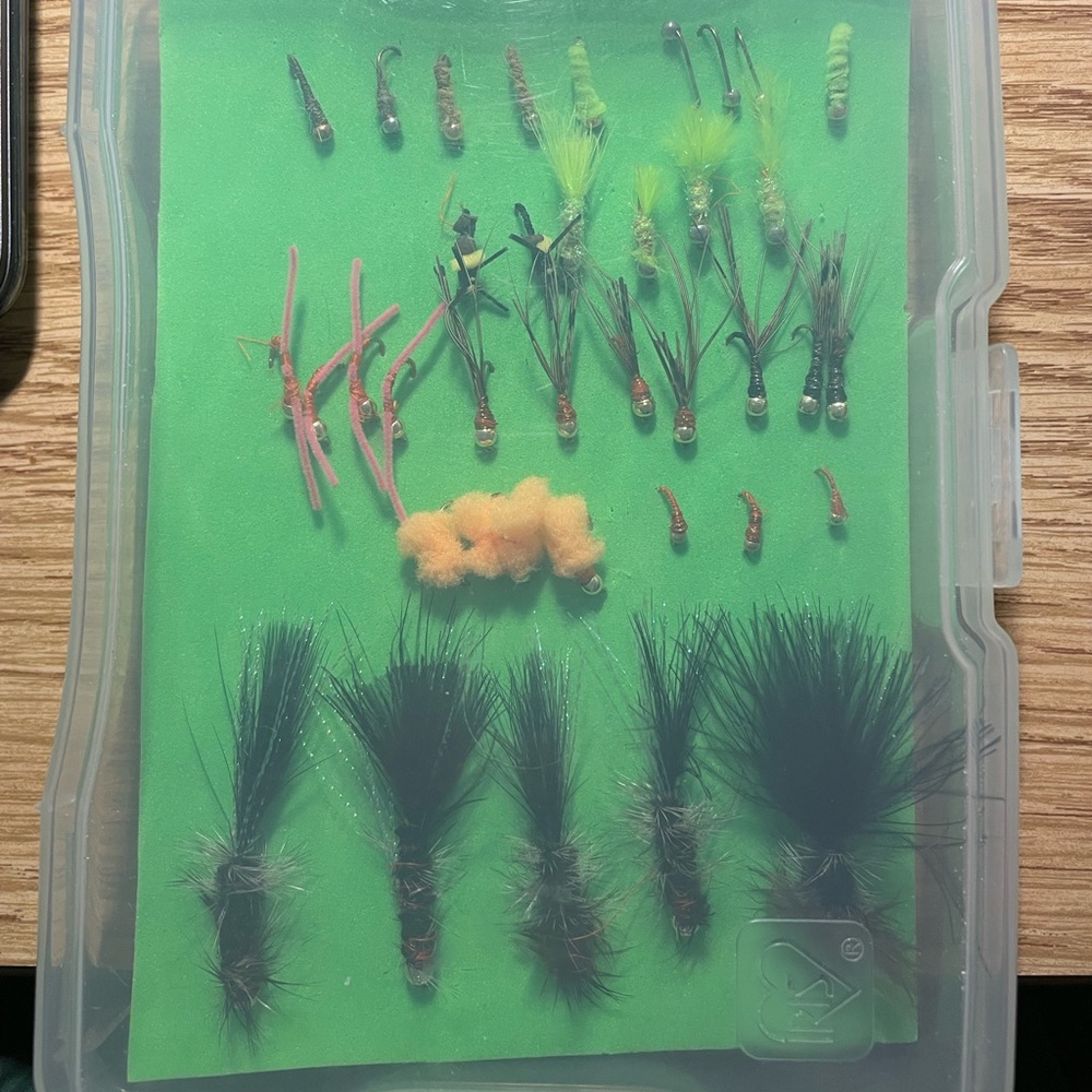34 fly fishing flies + 3 extra hooks ranging from nymphs to wooly buggers 🎣